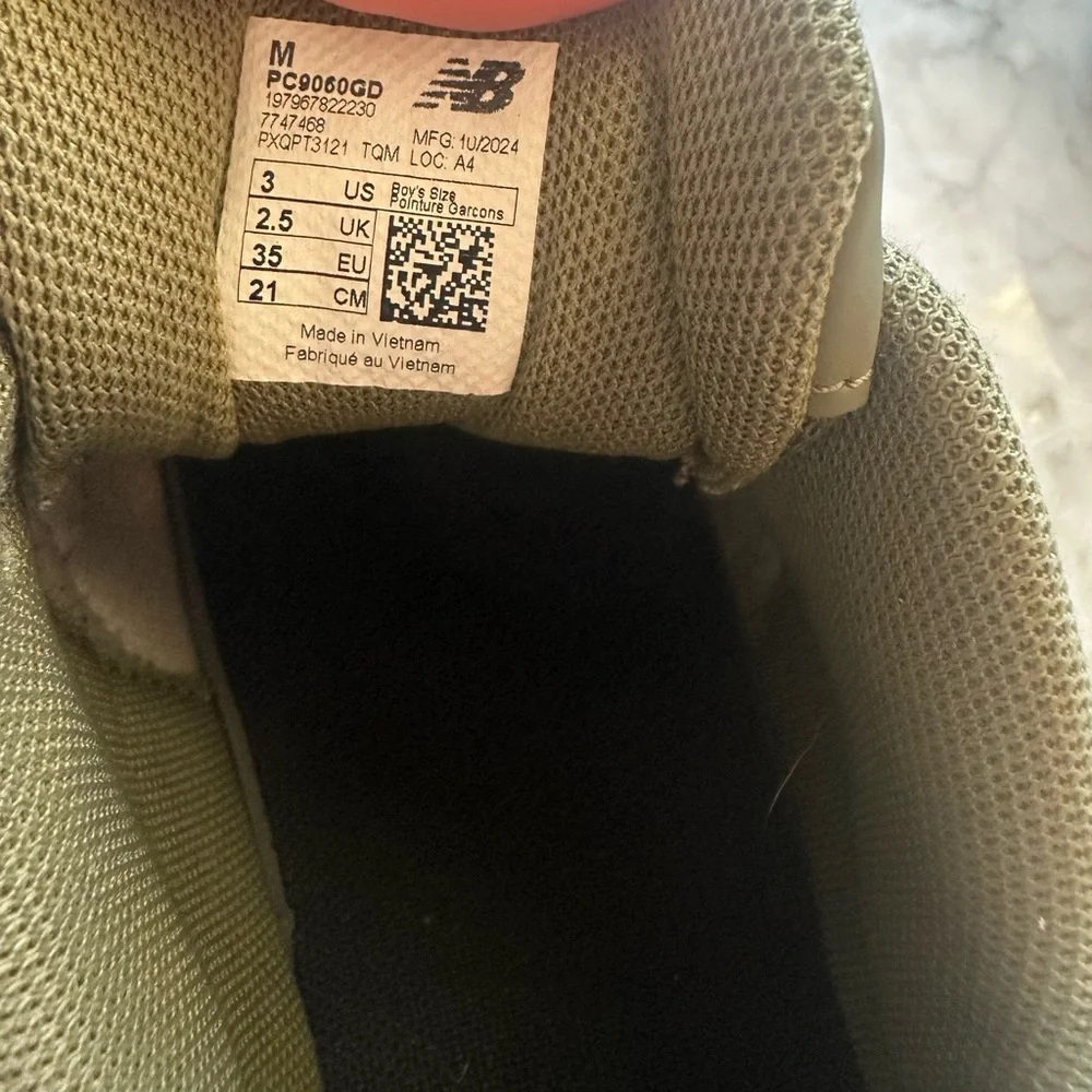 New Balance Olive Green 9060 Athletic Shoes Size 3 (35 EU) - Picture 7 of 8